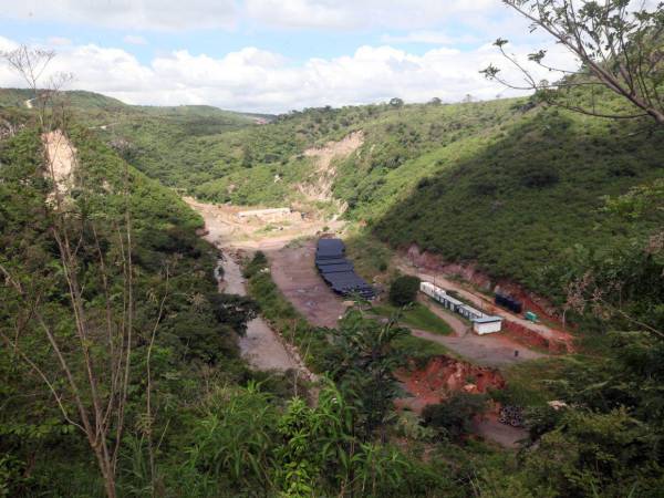 Los trabajos de la represa San José quedaron abandonados desde noviembre del 2024, cuando el personal fue despedido por la falta de pago.