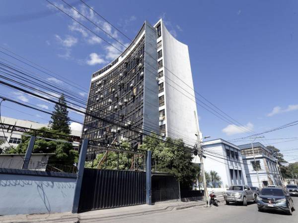 El Seguro Social informó sobre las medidas que aplicará en sus servicios de salud y administrativos este 14 de abril en todo el país.