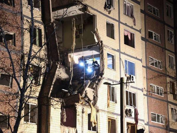 En Dniper hubo otro ataque con drones que causó daños en un edificio residencial de varias plantas y dejó al menos una persona muerta y once heridas.