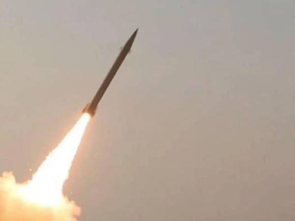 El comunicado precisa que la operación se ejecutó de forma completamente exitosa con varios tipos de misiles balísticos.