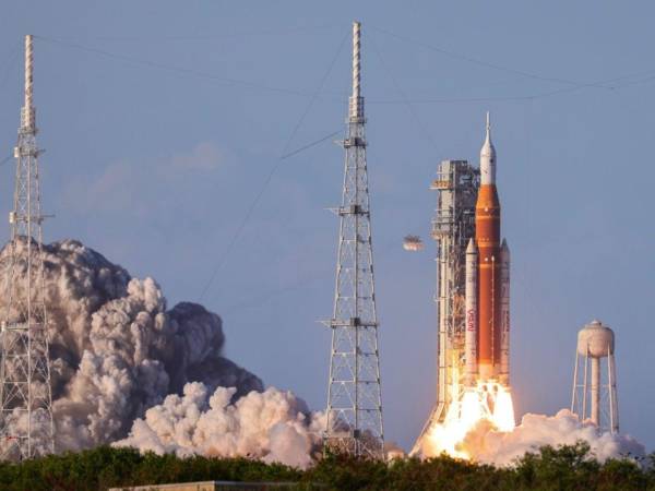 La misión Artemis II de la NASA alcanzó este miércoles la órbita de la Tierra cerca de 10 minutos después de despegar desde Florida, Estados Unidos, para comenzar su viaje de 10 días que le llevará alrededor de la Luna, lo que ocurre por primera vez en más de 50 años.