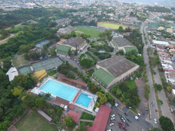 El deterioro y la falta de espacios en la Villa Olímpica preocupan a patronatos y federaciones, que plantean construir nuevos complejos deportivos.