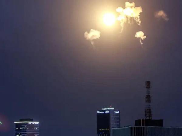 Autoridades de defensa de Kuwait y Arabia aseguraron haber interceptado varios drones.