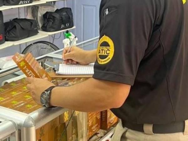 El MP llegó a dos locales comerciales de San Pedro Sula donde supuestamente se comercializan fármacos sexuales que no tendrían permisos sanitarios. También se indaga si la comercialización cumple con las leyes tributarias.