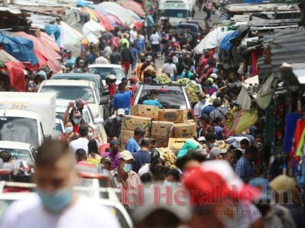 En los mercados y pulperías se reportan alzas en productos como azúcar, harina, maíz, levadura y manteca, entre otros. Las autoridades dicen que es especulación y advierten sanciones a intermediarios. Foto: El Heraldo