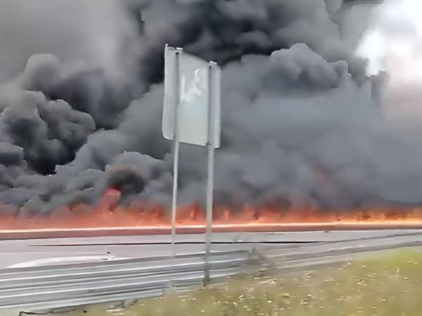 La explosión se veía desde varios metros de distancia.