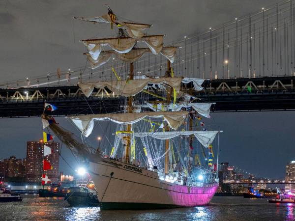 La colisión del buque Cuauhtémoc con el puente de Brooklyn dejó dos fallecidos y más de 10 personas heridas.