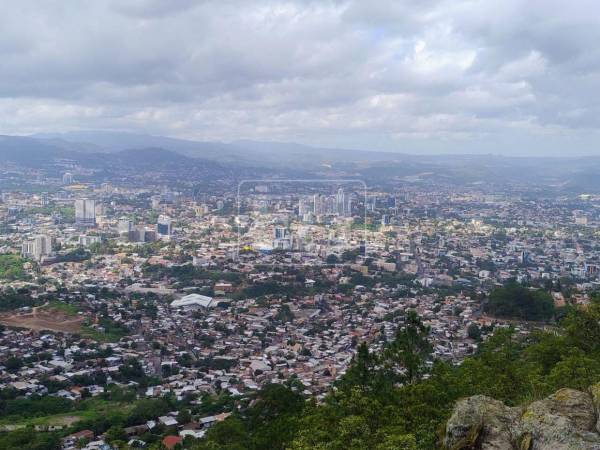 Aunque la mañana de este jueves 25 de junio estará marcada por condiciones mayormente secas en gran parte de Honduras, el panorama cambiará con el avance de las horas debido al ingreso de una onda tropical que favorecerá la formación de lluvias en varias regiones del país.