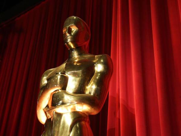 Aunque hay premios que ya van con nombre y apellido desde antes de que inicie la gala, hay otros que generan dudas respecto a quién será el ganador.