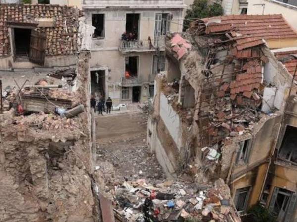 Cuatro estadounidenses entre los seis muertos por explosión de gas en un edifico en Atenas.