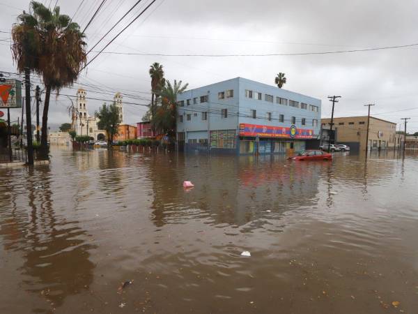 El ciclón postropical Rachel tocó tierra este domingo 11 de octubre en el estado mexicano de Baja California (noroeste) y posteriormente avanzó hacia Estados Unidos, aunque sus efectos continuarán en el noroeste de México, según informó el Servicio Meteorológico Nacional (SMN).