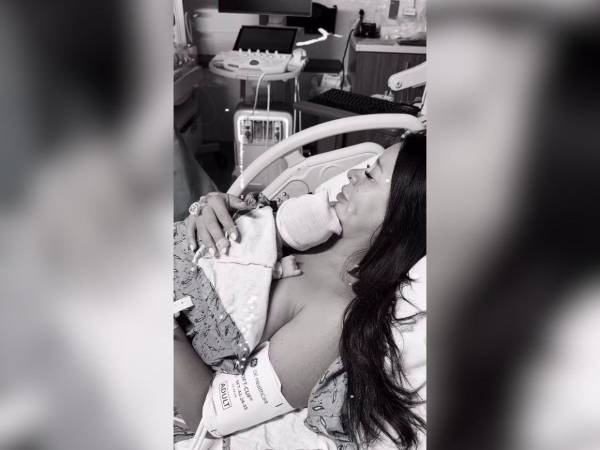 En un tierno video, la catracha confirmó que se convirtió en madre.