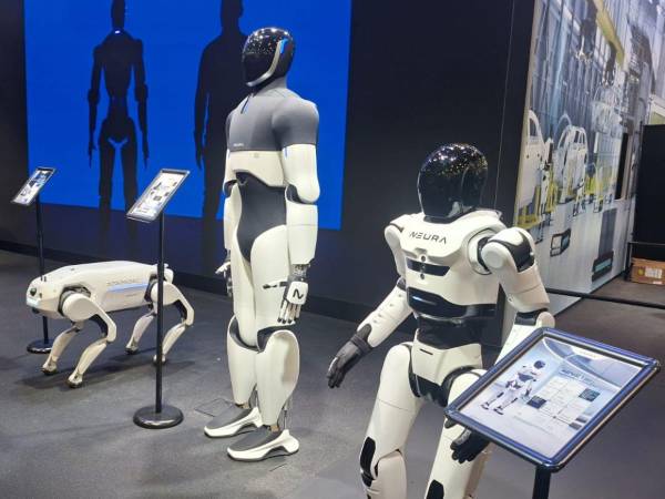 Los robots dominan las innovaciones de CES 2026. Impulsados por IA, bailan, lavan y doblan ropa, hablan varios idiomas y hasta juegan a los dados.
