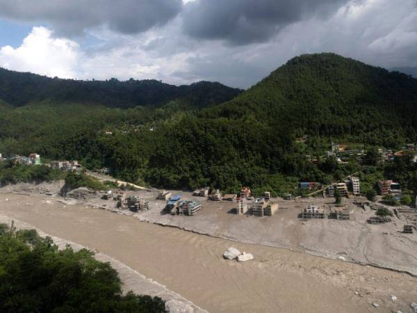 Nepal ha informado de 579 cuerpos rescatados, mientras que China ha elevado a cinco los muertos en el lado tibetano.