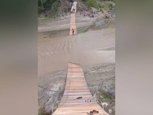 Un puente colgante cedió en plena inauguración en una zona rural de Olancho.