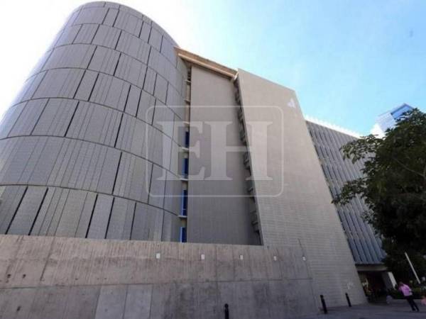 Aumentó el presupuesto, no el avance, esa es la realidad de la proyectada Casa Presidencial que por tres gobiernos ha seguido en el abandono. La edificación en el gobierno de Nasry Asfura se prevé será sometida a un proceso de remodelación para albergar instituciones públicas que actualmente pagan alquiler fuera del complejo estatal.