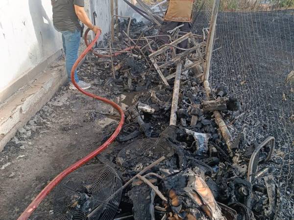 Un incendio provocado por manos desconocidas causó daños materiales en las instalaciones del Centro de Emergencias y Coordinación de Operaciones (CECOP) del 911 en Choluteca.