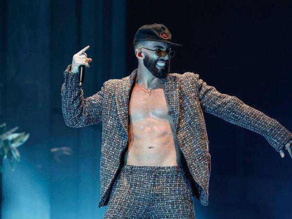 Arcángel lanzó el jueves su esperado álbum 'La 8va maravilla' que celebra sus veinte años de trayectoria con veinte temas en los que colaboran artistas como Daddy Yankee, Ricky Martin o Belee.