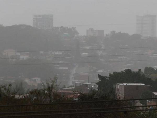 ¡Llegaron las esperadas lluvias! Los remanentes de una onda tropical y la formación de una vaguada en superficie dejarán lluvias y chubascos en distintas regiones del país este jueves 28 de mayo, informó la Secretaría de Gestión de Riesgos y Contingencias Nacionales (Copeco).