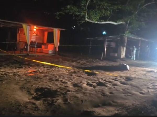 Según informes de medios locales, vecinos relataron haber escuchado varias detonaciones alrededor de las 2:30 de la madrugada y de inmediato alertaron a las autoridades.