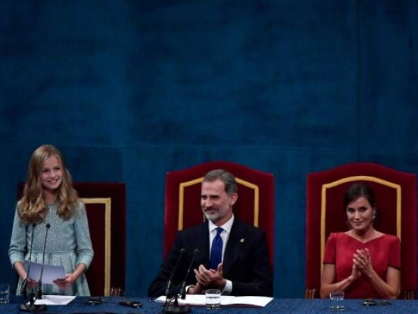 El actual rey de España también tenía 13 años y ostentaba el título de Príncipe de Asturias cuando leyó su primer discurso en el mismo escenario, hace ya 38 años. Foto: AP
