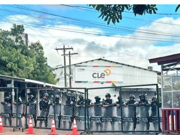 Oposición respalda a las FF AA en su misión de mantener la alternabilidad.