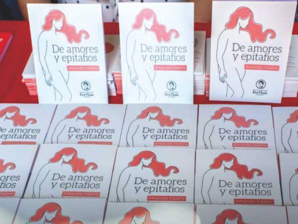 Los libros fueron impresos por el Partido Libre durante el gobierno de la presidenta Xiomara Castro.