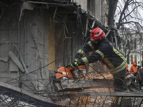 Ascienden a 31 los heridos en ataque nocturno ruso contra Járkov.