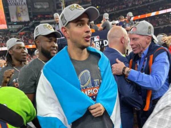 El catracho fue el único jugador en portar la bandera de su país.