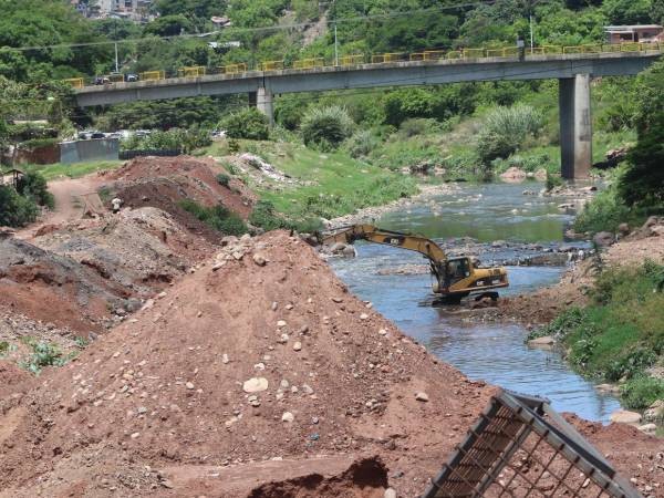 El rio Choluteca es el afluente que divide las dos ciudades, el cual todos los años la Alcaldía tiene que dragar su cauce para que sus aguas tengan mejor paso y no haya inundaciones.