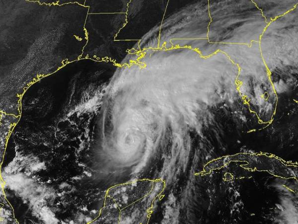 El huracán Isaías es el primer fenómeno que se forma en el oceáno Atlántico y también se convertiría en el primero en impactar en Estados Unidos en la temporada de ciclones en el Atlántico.