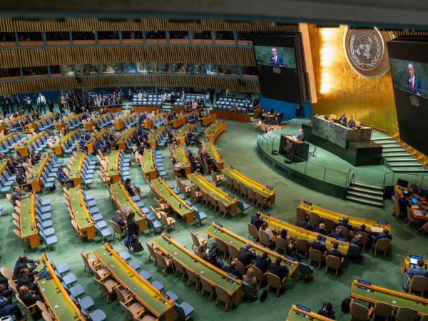En el momento que Netanyahu la sala había quedado completamente vacía.