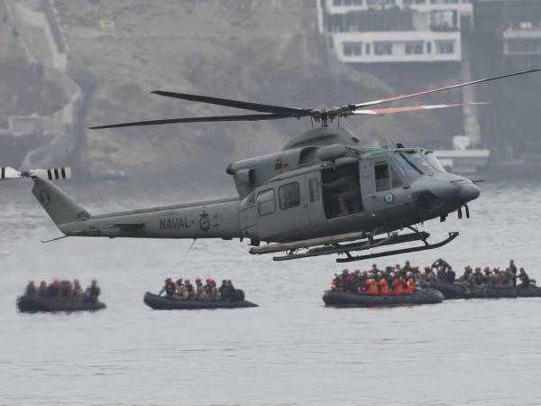 Maniobras. En la sexagésima edición de Unitas, uno de los mayores encuentros internacionales de ejercicios y maniobras navales del mundo, integrantes de fuerzas navales de 24 países participan en un ejercicio de asistencia humanitaria en la playa Miramar, al norte de Perú.