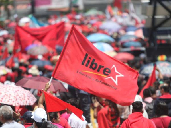 Desde el partido Libre varios miembros han ignorado la petición de las iglesias no asistir a la caminata para evitar que sea politizada, mientras otros han lanzado críticas incisivas.