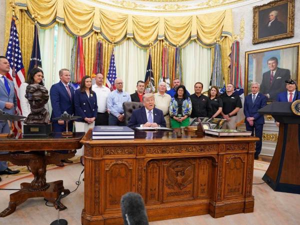 Trump espera decisión clave sobre ciudadanía por nacimiento.
