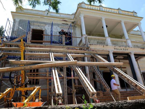 La primera fase se enfoca en consolidar la estructura y estabilizar el suelo inestable bajo el Villa Roy.