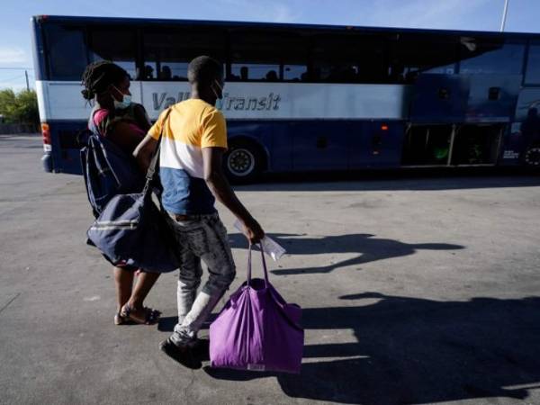 Más de 1,3 millones fueron detenidos en la frontera sur estadounidense desde la llegada de Biden a la Casa Blanca en enero, un nivel no visto en 20 años. AP.