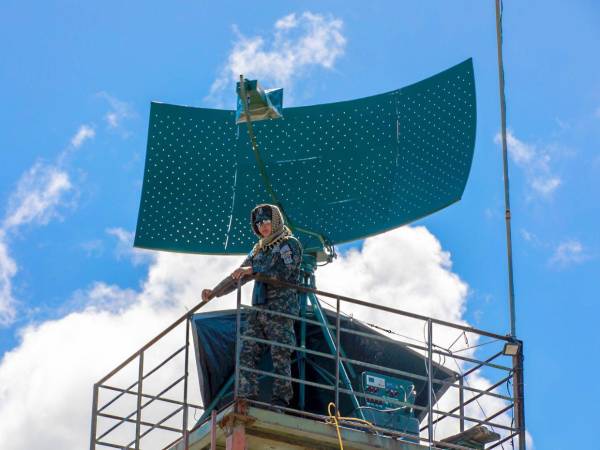 Este radar tiene la capacidad de detectar aeronaves que se desplazan de forma irregular en un radio de hasta 100 kilómetros