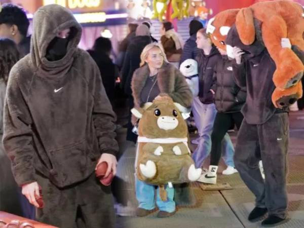 El jugador del Chelsea de la Premier League de Inglaterra quiso despistar a los medios llegando con pasamontañas en su rostro, pero le fue suficiente