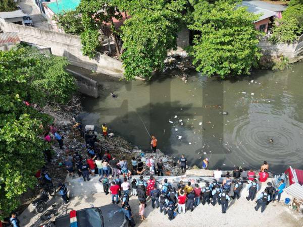 El cuerpo del agente fue hallado en una quebrada, luego de más de 24 horas de búsqueda. Decenas de agentes y cuerpos de socorro estaban en el lugar.