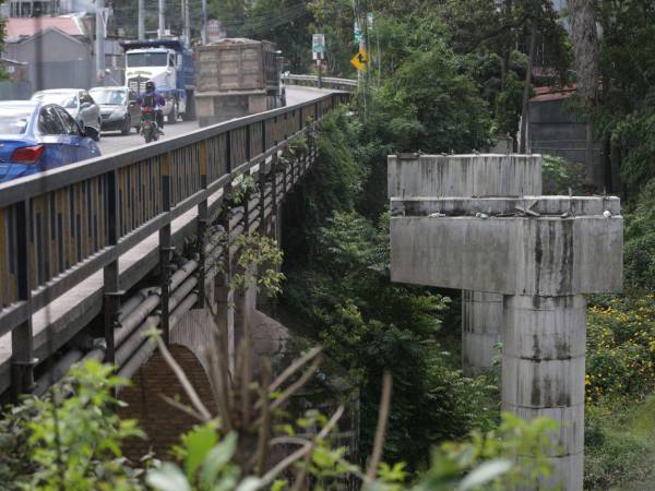 El proyecto de ampliación del puente Germania, valorado en 65 millones, sigue sin ejecutarse, agravando la congestión vehicular en la principal salida al sur.
