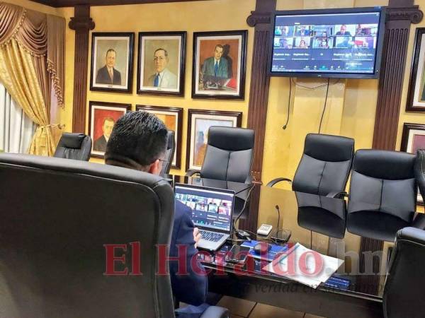 El presidente de la Corte Suprema de Justicia (CSJ), Rolando Argueta, deberá de convocar al pleno tras cumplirse tres días hábiles después del personamiento de los abogados defensores de JOH.