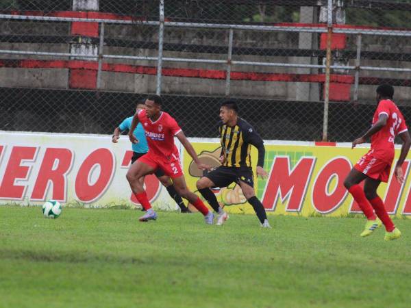 Las maquinas cayeron 2- 1 contra la Real Sociedad en un polémico final del partido