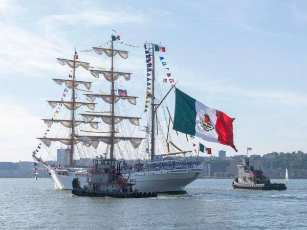El buque escuela de la Armada Mexicana Cuauhtémoc zarpó este sábado.