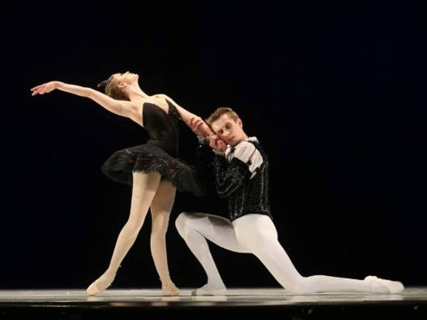 Del otro lado del mundo Grandes Estrellas del Ballet Ruso, estelarizado por los ballet Bolshoi, Mariinsky y Mikhailovsky, llegó a Honduras.