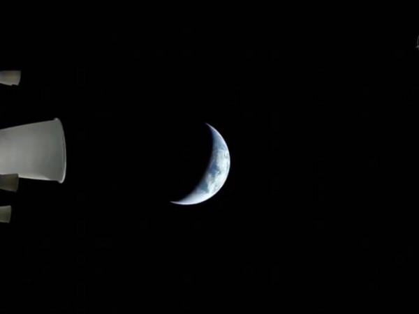 El aparato de 30 por 20 centímetros tiene como objetivo obtener datos y comunicarse a 70.000 kilómetros de distancia de la Tierra con las estaciones terrenas de la CONAE.