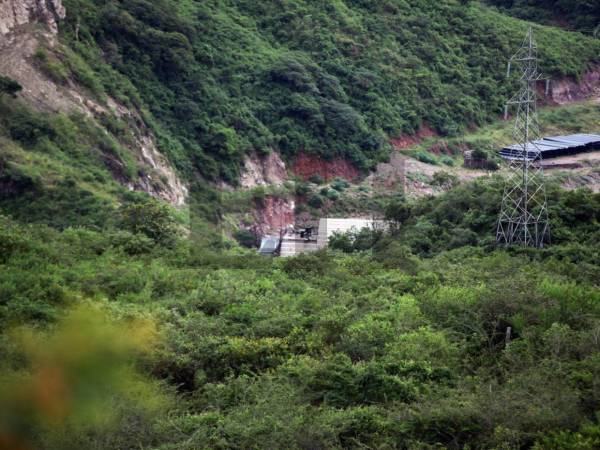 Más de un año lleva abandonado el proyecto de la represa San José. EL HERALDO constató que no hay nadie trabajando en la zona.