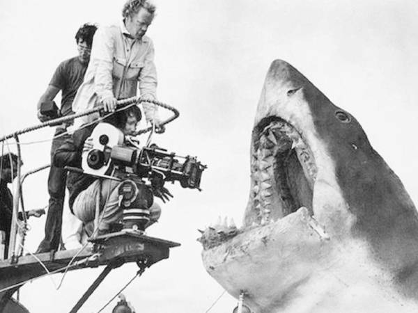 Tiburón, estrenada el 20 de junio de 1975, revolucionó el cine como espectáculo al combinar terror, aventura y suspense.