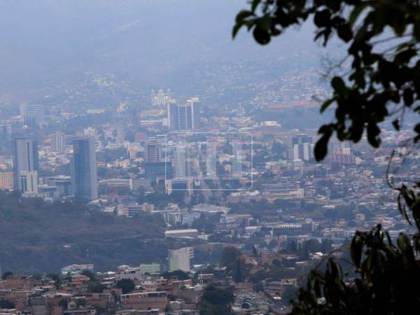 Tegucigalpa enfrenta una densa bruma que ha reducido la visibilidad. Aquí las imágenes.