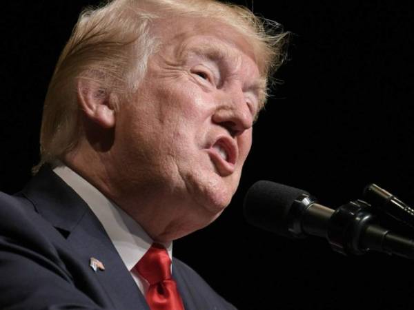 Donald Trump anunció en el teatro de la Pequeña Habana de Miami al exilio cubano sus modificaciones en la política de Washington hacia La Habana. Fotos: Agencia AFP.